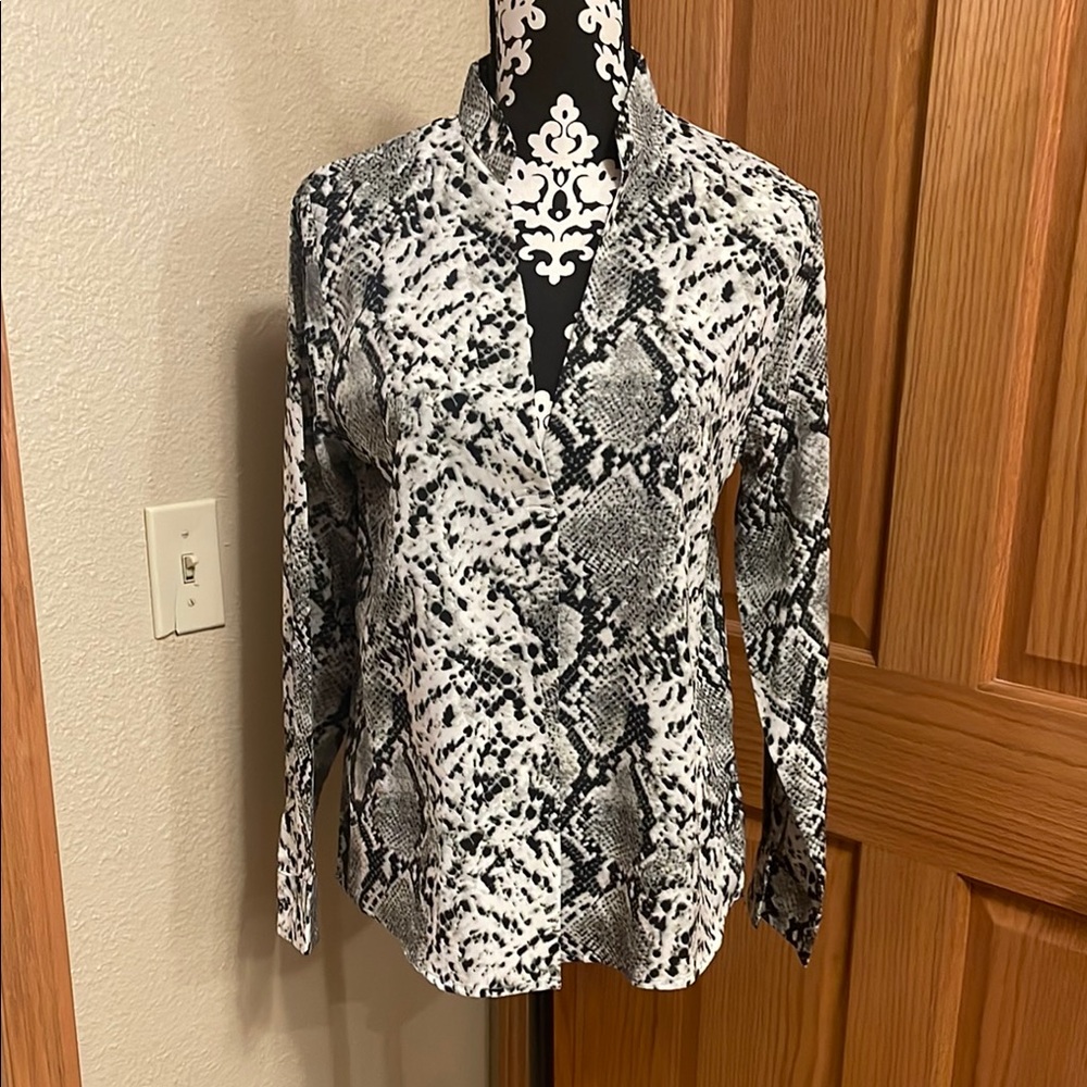 Women's Black and White Snake Print Top